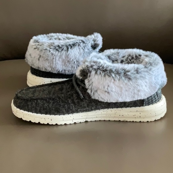 HEYDUDE Women's Britt Canvas Faux-Fur Trim Lace-Up Cold Weather Booties - Picture 5 of 9